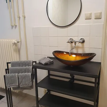 Grosszuegige 3 Altbau-ferienwohnung In Zentraler Lage *